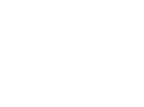 Bouclier blanc avec coche devant une voiture, symbolisant l'assurance et la protection automobile du véhicule.