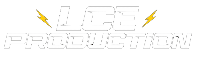 Logo LCE PRODUCTION blanc et moderne sur fond noir, encadré par deux éclairs jaunes symbolisant l'énergie et le dynamisme.